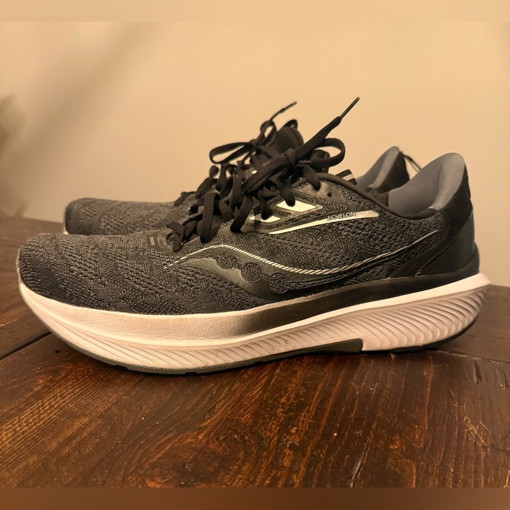 Saucony Echelon 9 Running Shoes in Black & White Mens Size 12 - preowned